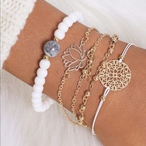 SOLD OUT WILA White marbled and gold bracelets.